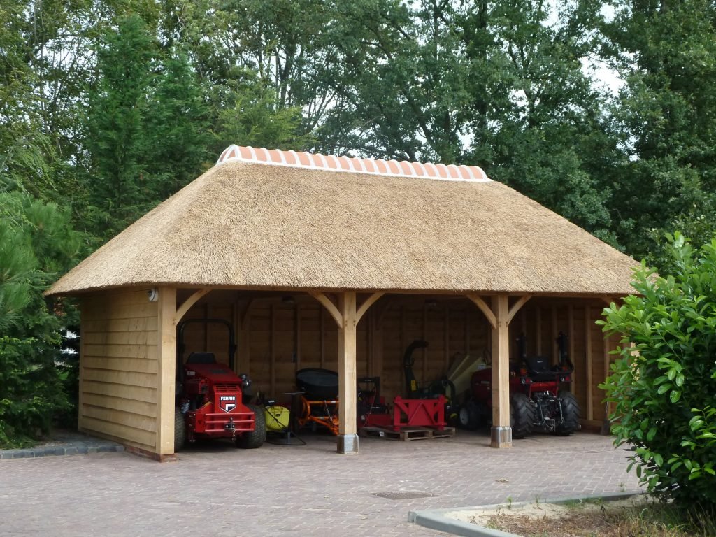 tuinhuis met rieten kap