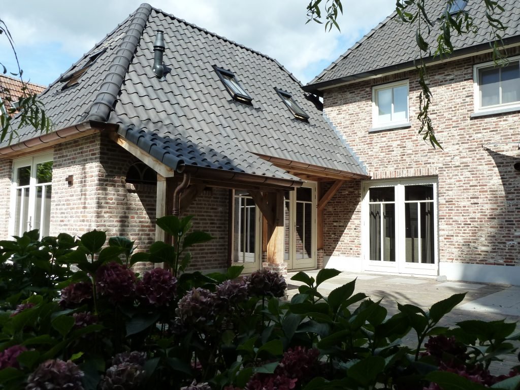 Eikenhouten aanbouw