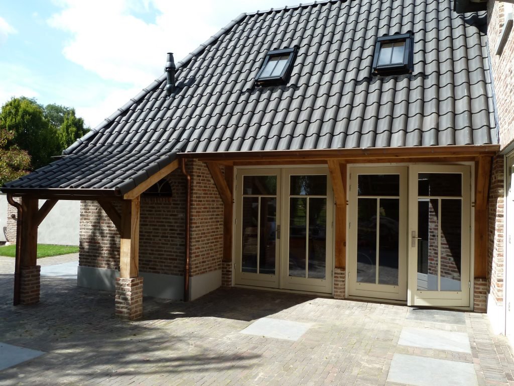 Eikenhouten aanbouw