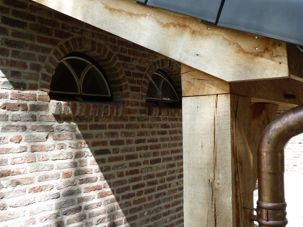 Eikenhouten aanbouw