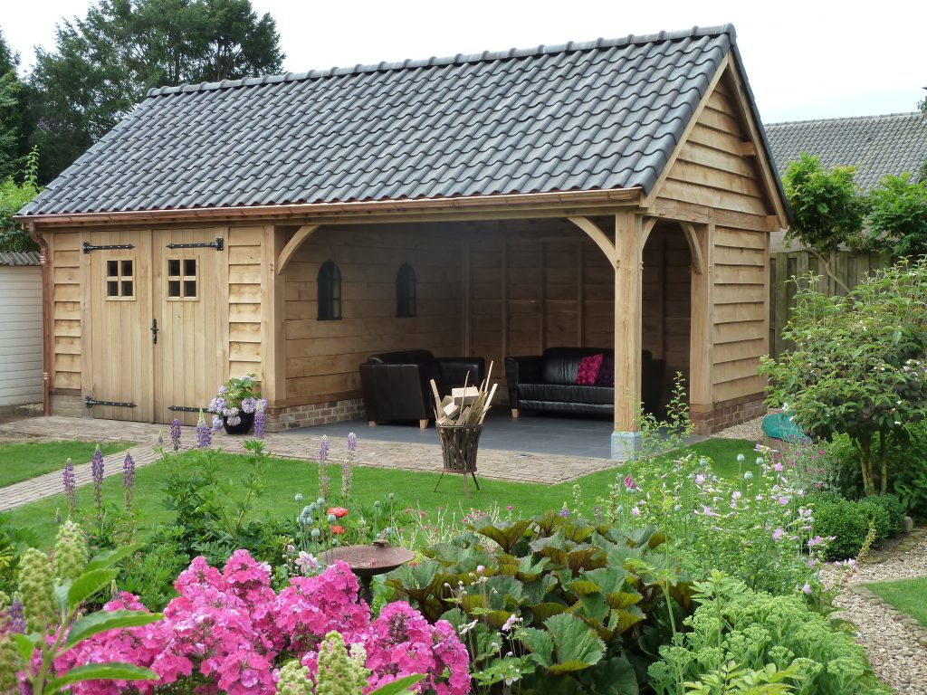 Eikenhouten tuinhuis