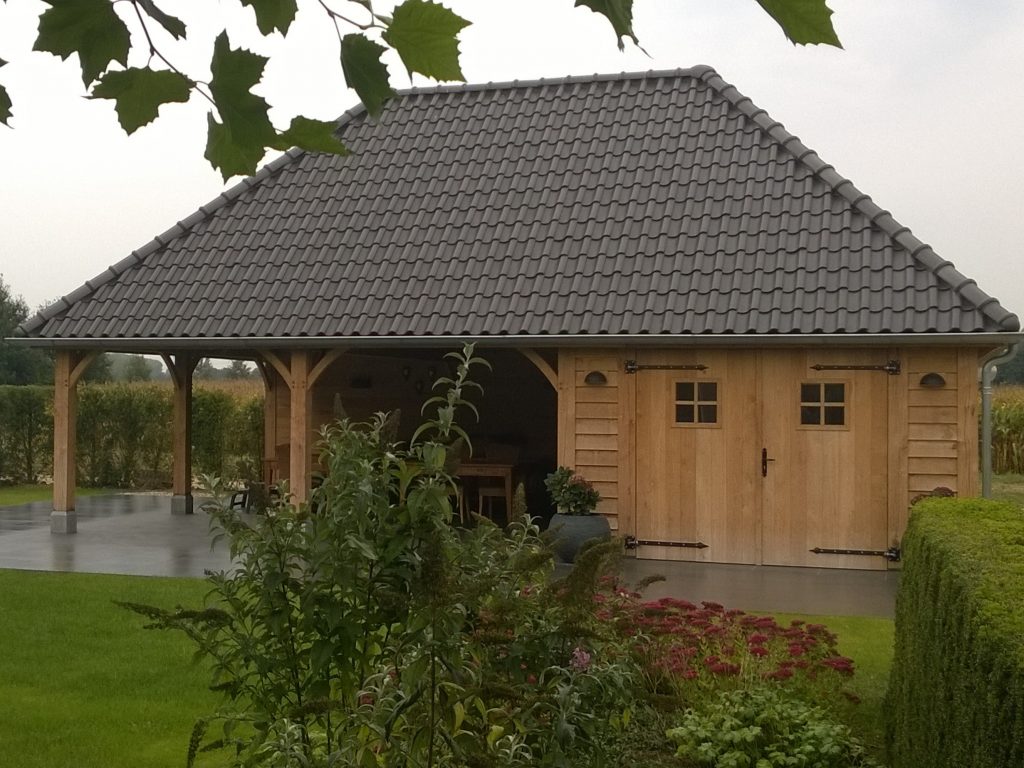 Tuinhuis met overkapping van eiken